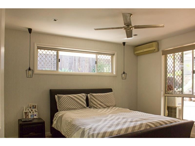 8 Kalamunda Close, Elanora QLD 4221