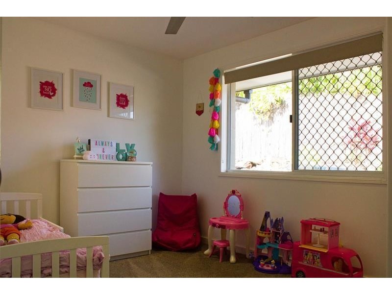 8 Kalamunda Close, Elanora QLD 4221