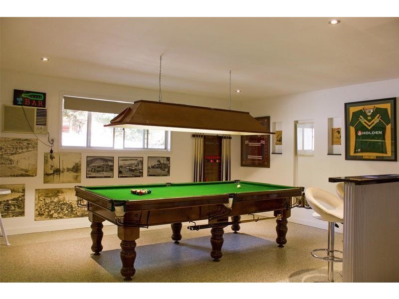 8 Kalamunda Close, Elanora QLD 4221