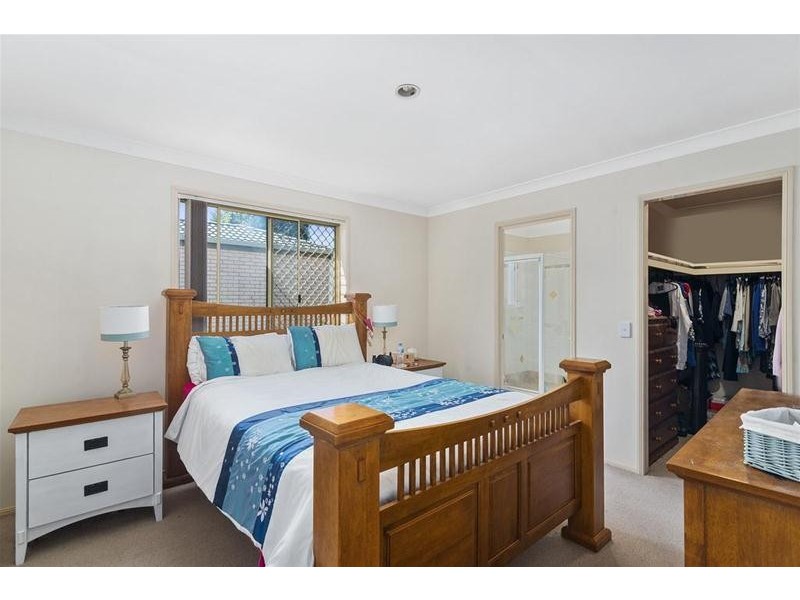 32 Tussock Crescent, Elanora QLD 4221