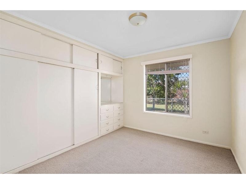 60 Mallawa  Drive, Palm Beach QLD 4221