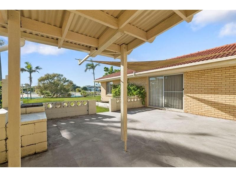 60 Mallawa  Drive, Palm Beach QLD 4221