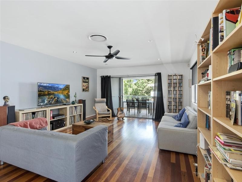 1/135 Laguna  Avenue, Palm Beach QLD 4221