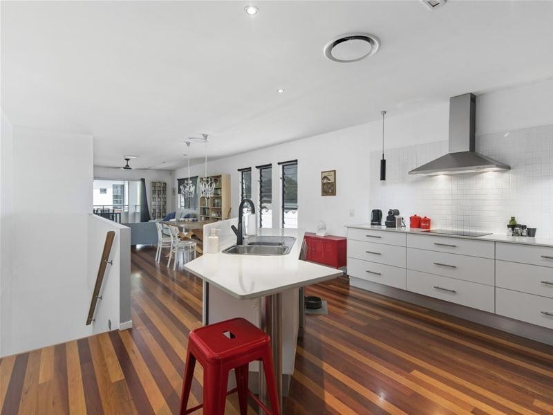 1/135 Laguna  Avenue, Palm Beach QLD 4221