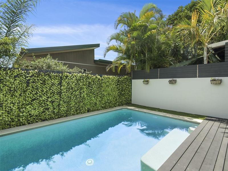 1/135 Laguna  Avenue, Palm Beach QLD 4221