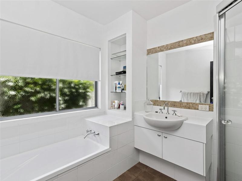 1/135 Laguna  Avenue, Palm Beach QLD 4221