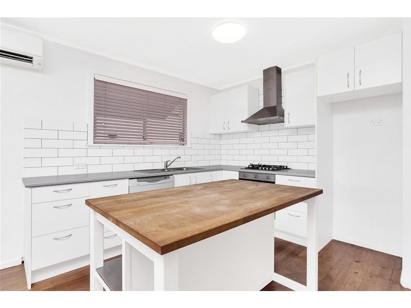 32 Sixth Avenue, Palm Beach QLD 4221