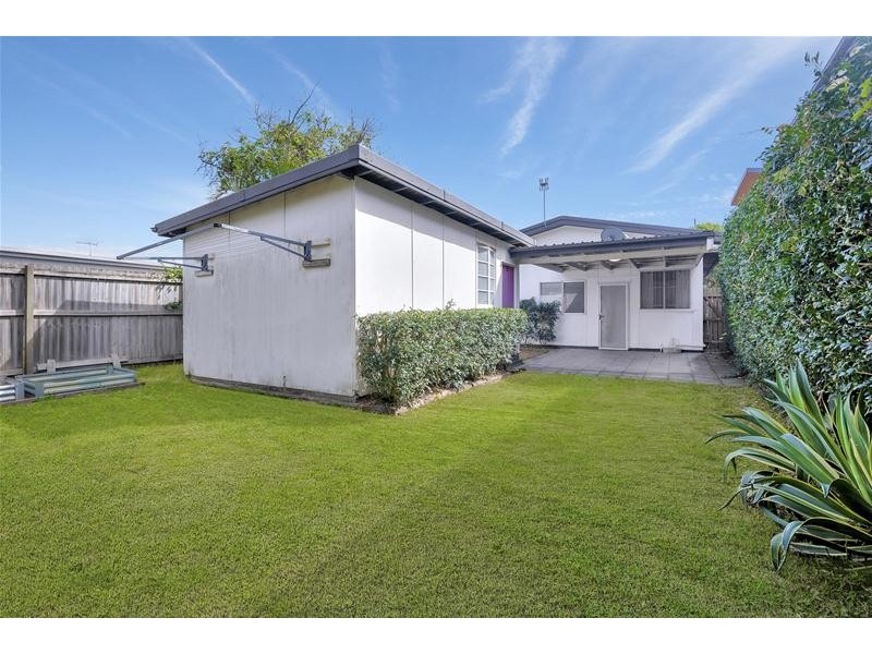 32 Sixth Avenue, Palm Beach QLD 4221