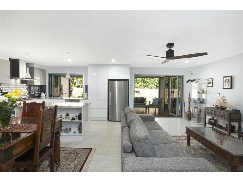 2/72 Third Avenue, Palm Beach QLD 4221