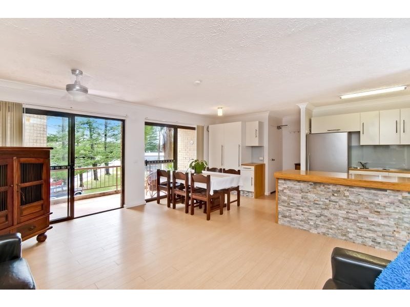 5/8 Twenty Second Avenue, Palm Beach QLD 4221