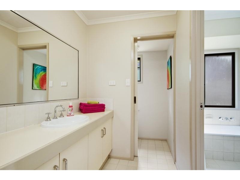 18 Hillcot Street, Currumbin Waters QLD 4223