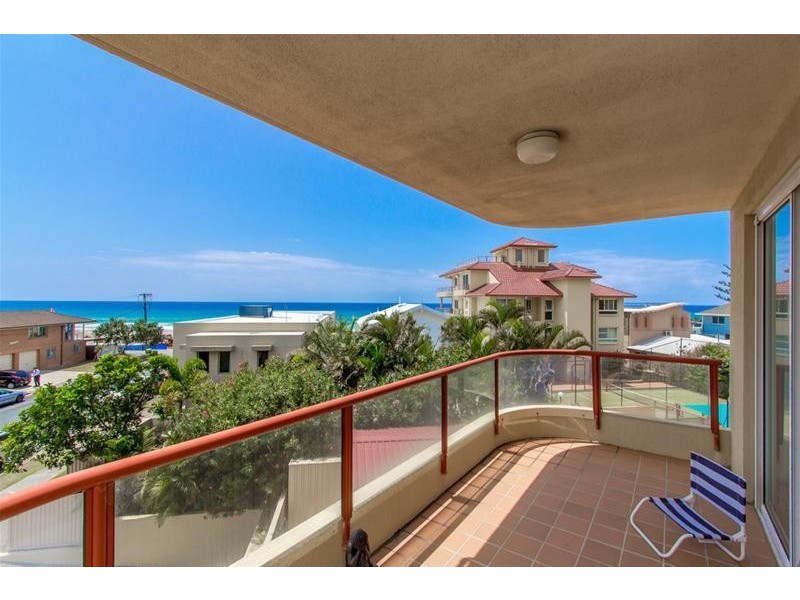 7/4 Twenty Fifth Avenue, Palm Beach QLD 4221