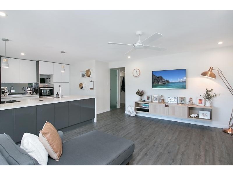 152 Laguna Avenue, Palm Beach QLD 4221