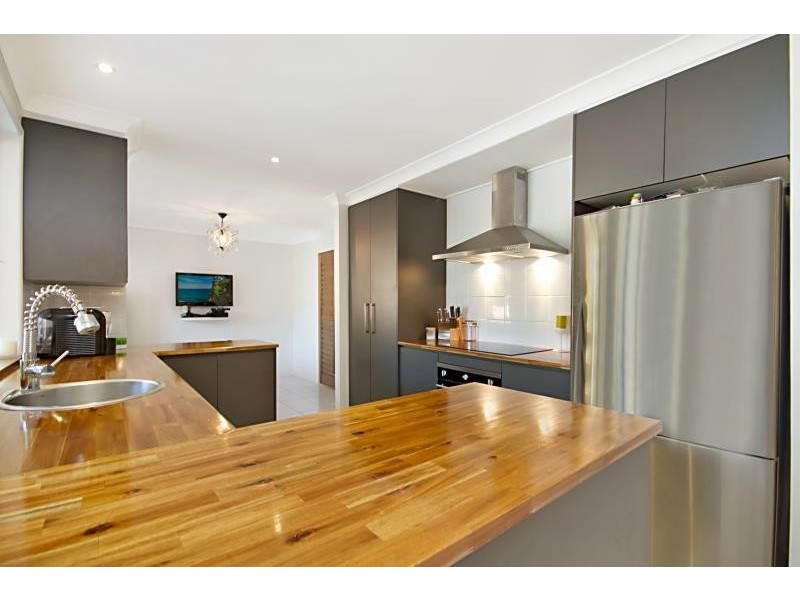 22 Casuarina Drive, Elanora QLD 4221