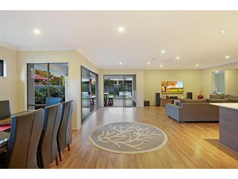 22 Sequoia Close, Elanora QLD 4221