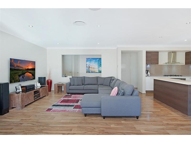 22 Sequoia Close, Elanora QLD 4221