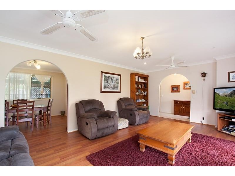 8 Agave Street, Elanora QLD 4221