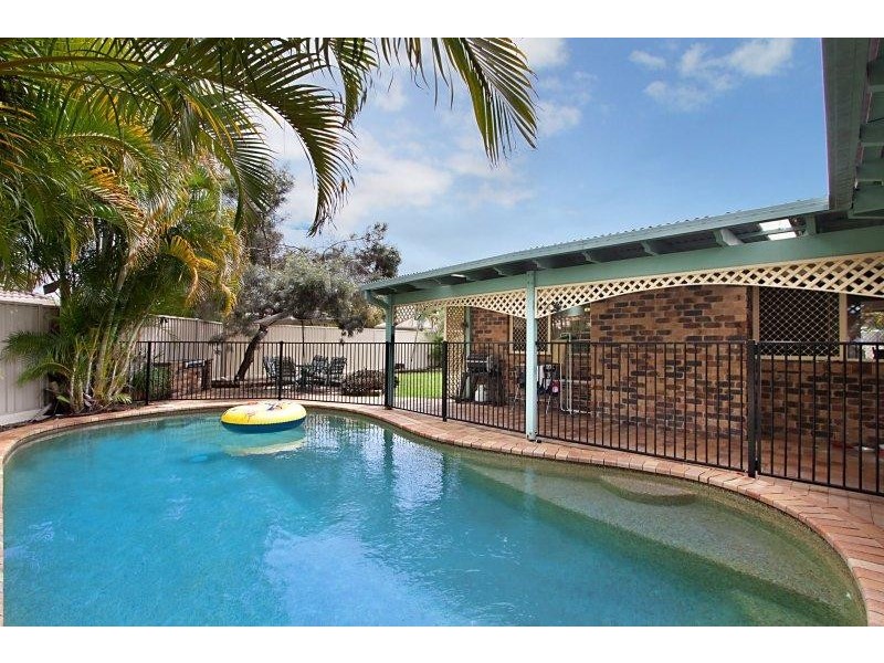 8 Agave Street, Elanora QLD 4221