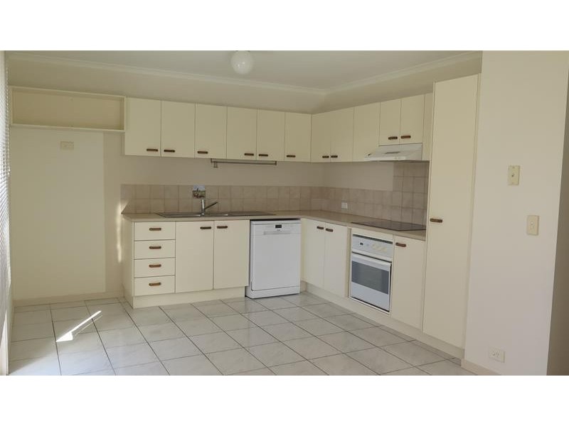 21B Oasis Crescent, Elanora QLD 4221