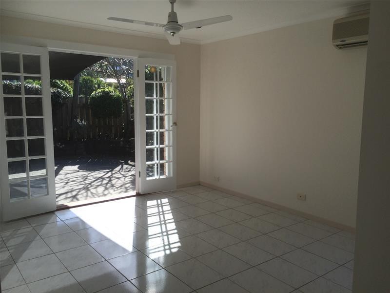 21B Oasis Crescent, Elanora QLD 4221