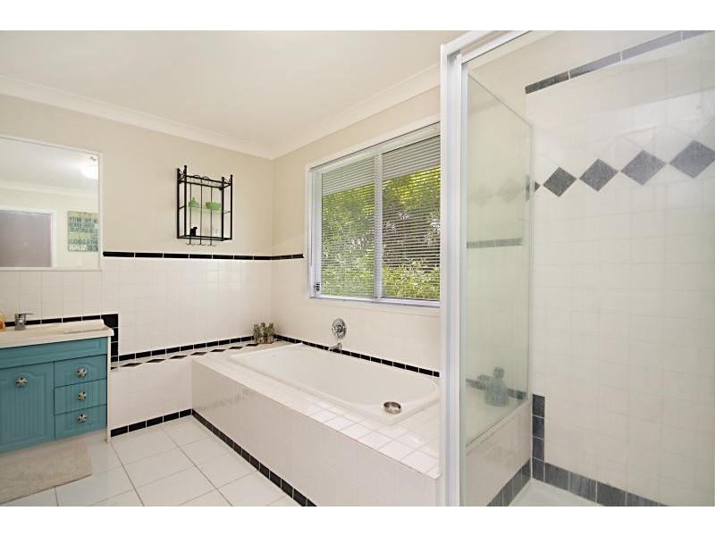 9 Hovea Court, Elanora QLD 4221