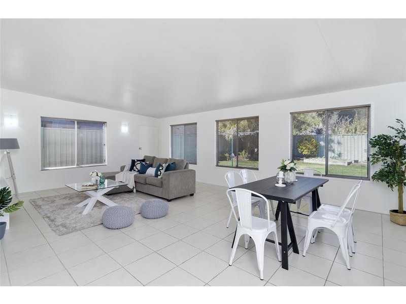 6 Seabrook Street, Elanora QLD 4221