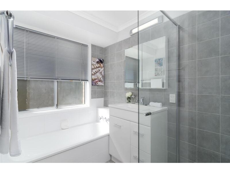 6 Seabrook Street, Elanora QLD 4221