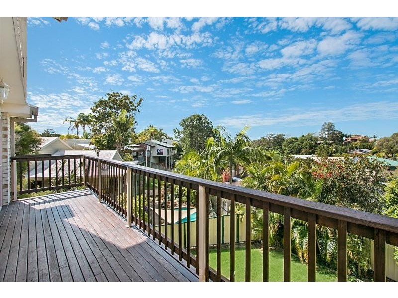 13 Crest Drive, Elanora QLD 4221