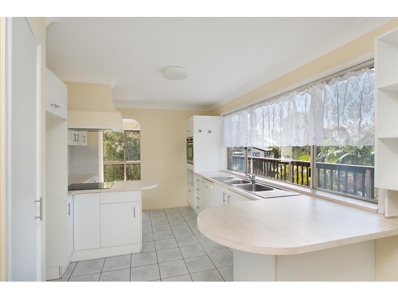 13 Crest Drive, Elanora QLD 4221