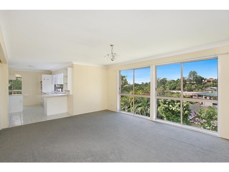 13 Crest Drive, Elanora QLD 4221