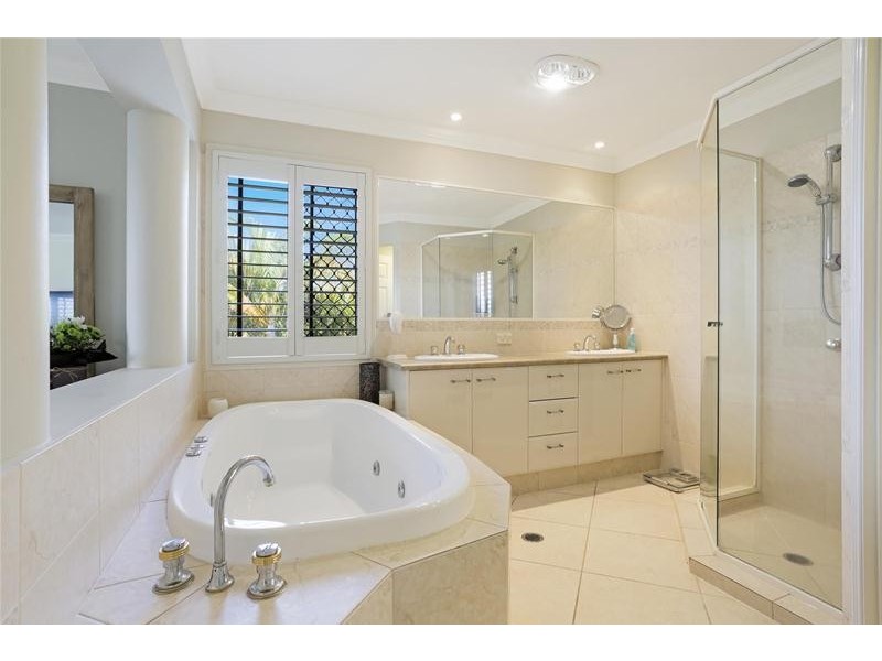 175 K P McGrath Drive, Elanora QLD 4221