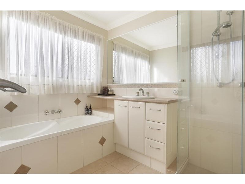 175 K P McGrath Drive, Elanora QLD 4221