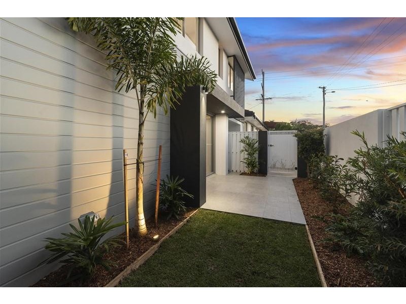 56 Fifth Avenue, Palm Beach QLD 4221