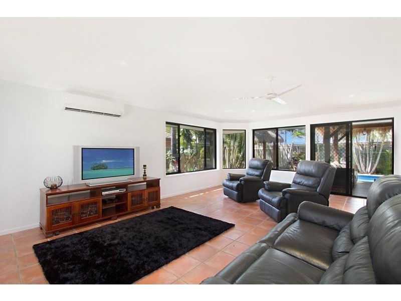 20 Saffron Street, Elanora QLD 4221