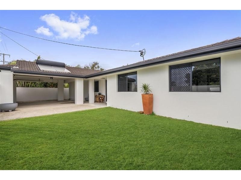 201 Mallawa Drive, Palm Beach QLD 4221