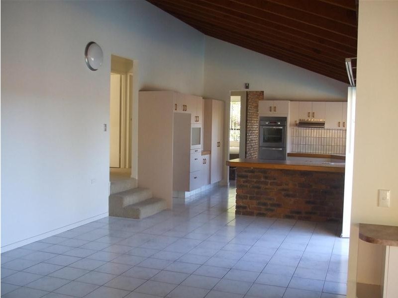 100 K P McGrath Drive, Elanora QLD 4221