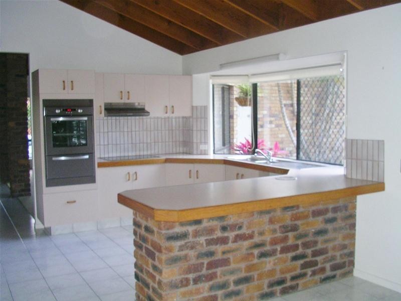 100 K P McGrath Drive, Elanora QLD 4221