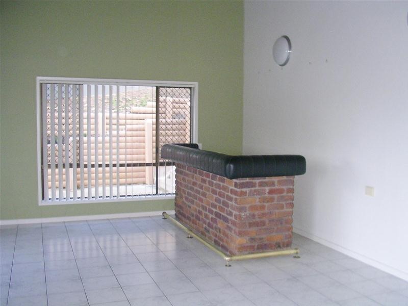 100 K P McGrath Drive, Elanora QLD 4221