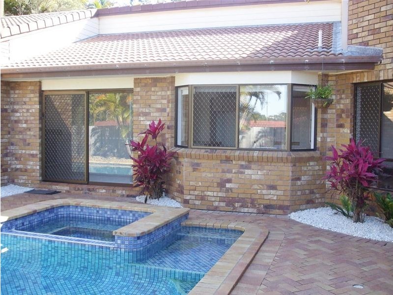 100 K P McGrath Drive, Elanora QLD 4221