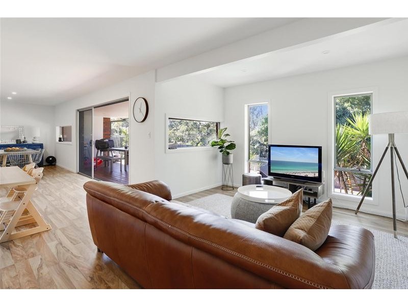 16 Vista Street, Elanora QLD 4221