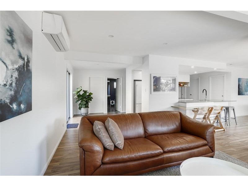 16 Vista Street, Elanora QLD 4221