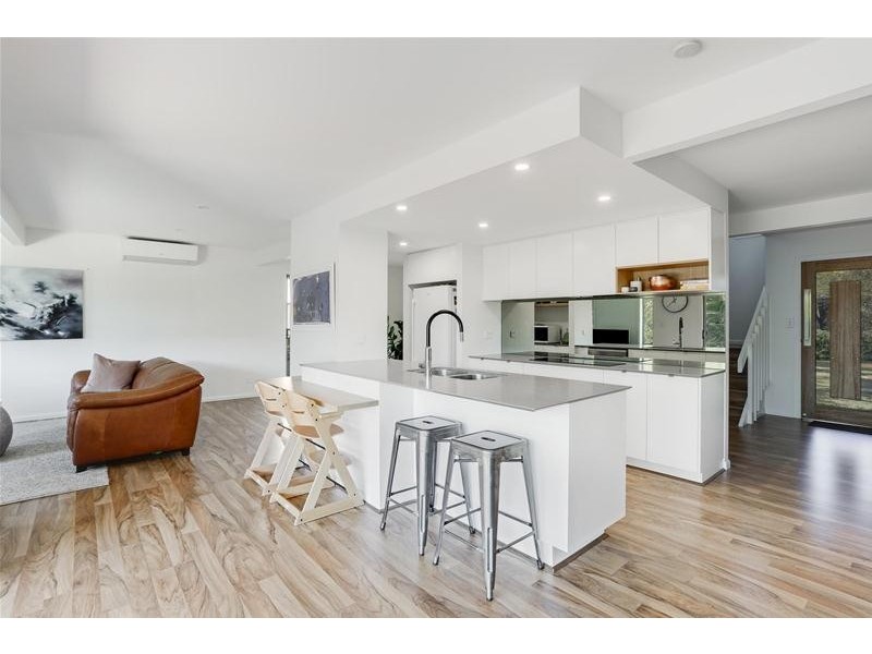 16 Vista Street, Elanora QLD 4221