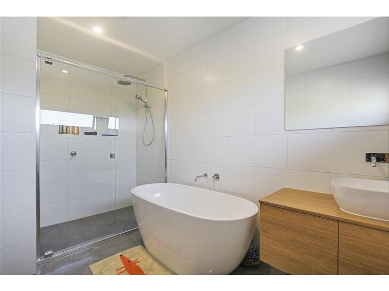 16 Vista Street, Elanora QLD 4221