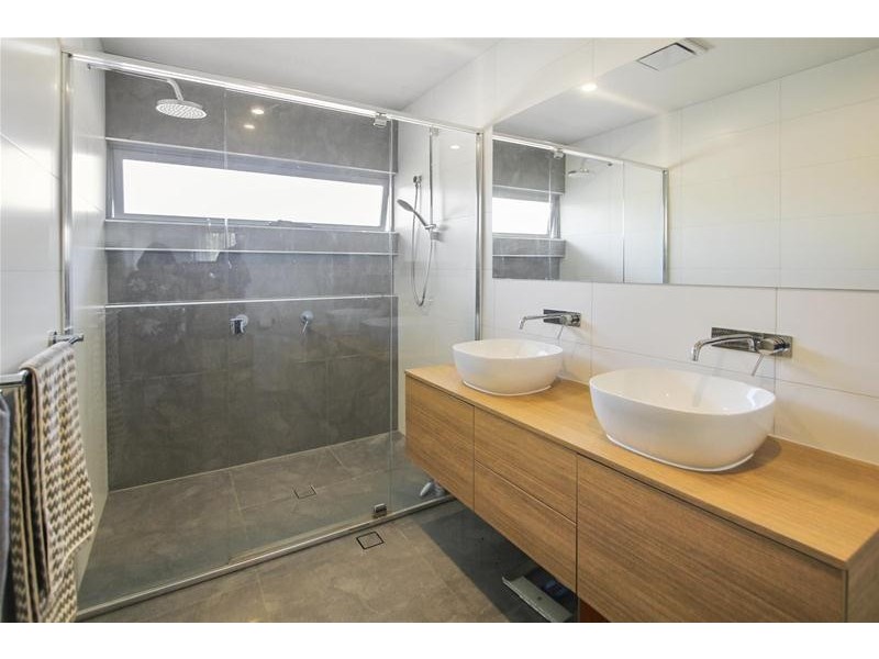 16 Vista Street, Elanora QLD 4221