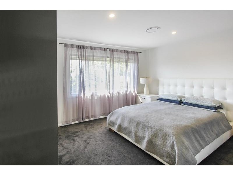 16 Vista Street, Elanora QLD 4221