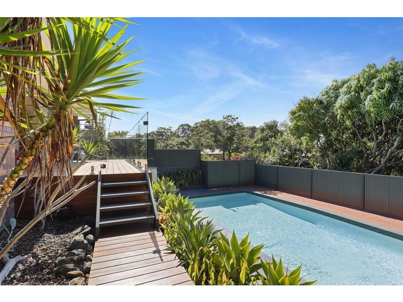 16 Vista Street, Elanora QLD 4221