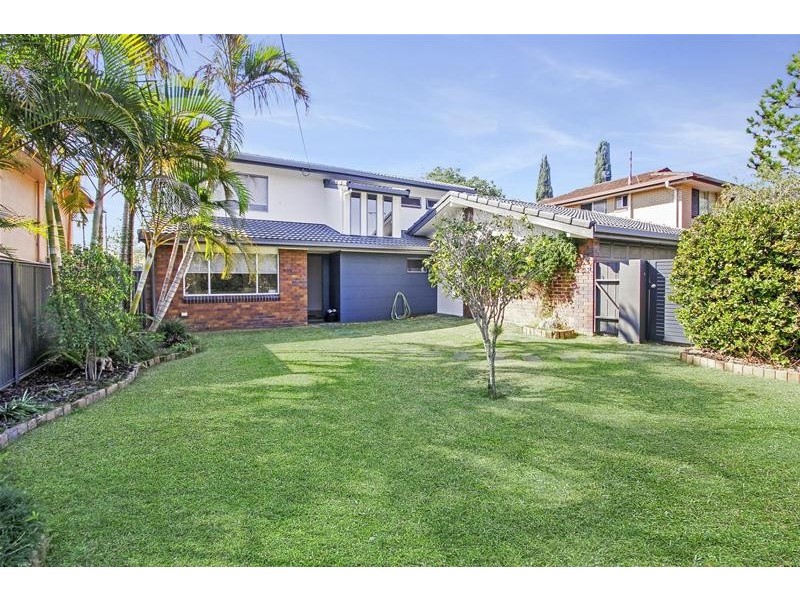 16 Vista Street, Elanora QLD 4221