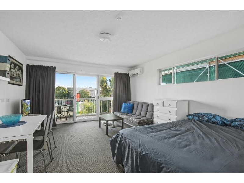 220/2007 Gold Coast  Highway, Miami QLD 4220