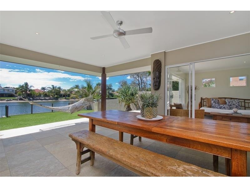 16 Mallawa Drive, Palm Beach QLD 4221