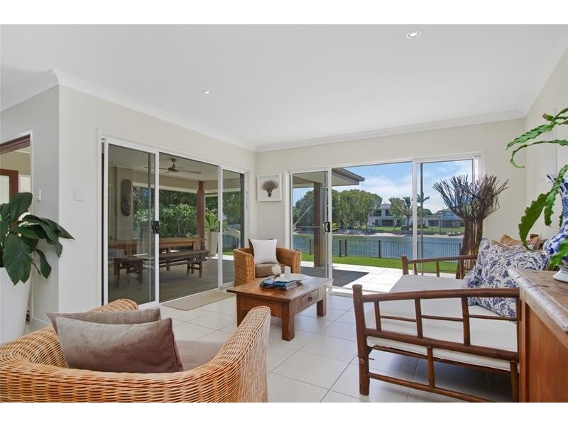 16 Mallawa Drive, Palm Beach QLD 4221